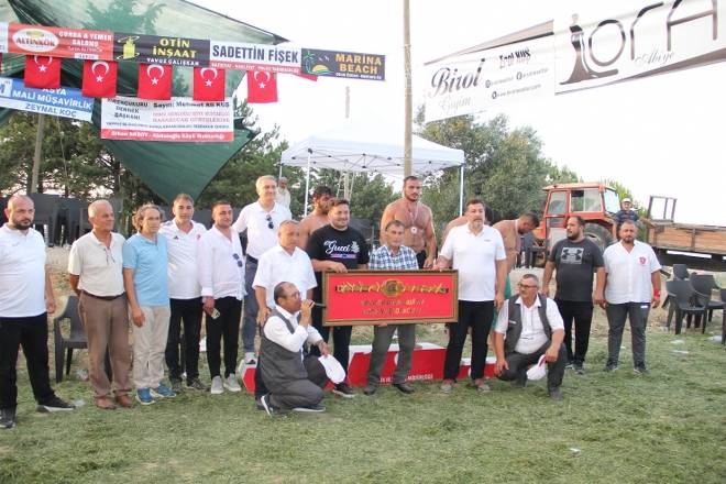 3. Gerze Abdaloğlu Köyü Karakucak Güreşlerine yoğun ilgi 160