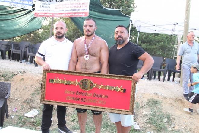 3. Gerze Abdaloğlu Köyü Karakucak Güreşlerine yoğun ilgi 163