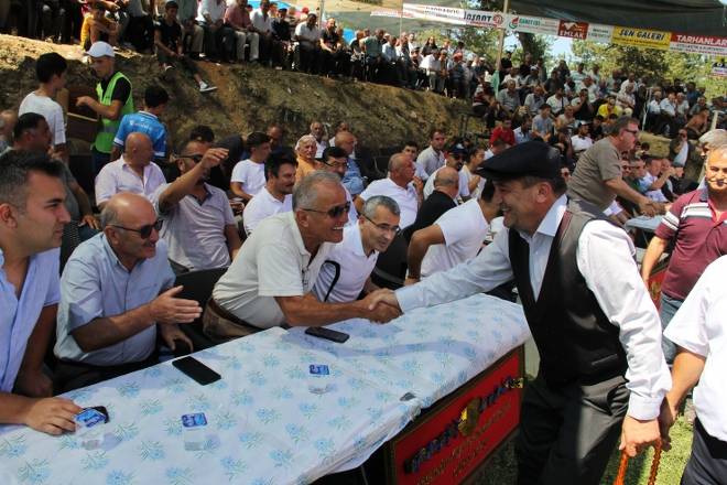 3. Gerze Abdaloğlu Köyü Karakucak Güreşlerine yoğun ilgi 26