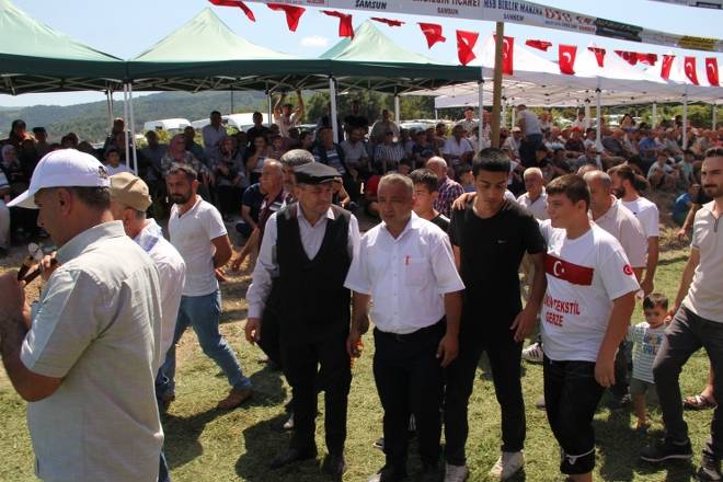 3. Gerze Abdaloğlu Köyü Karakucak Güreşlerine yoğun ilgi 27