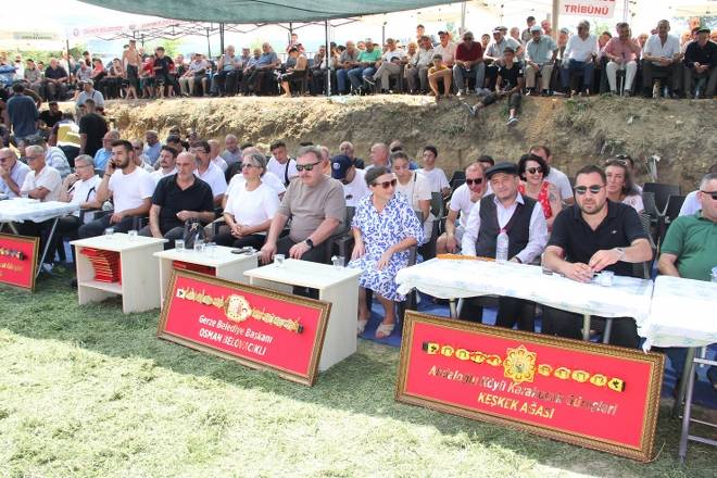 3. Gerze Abdaloğlu Köyü Karakucak Güreşlerine yoğun ilgi 31