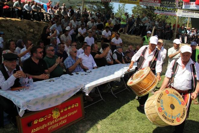 3. Gerze Abdaloğlu Köyü Karakucak Güreşlerine yoğun ilgi 39