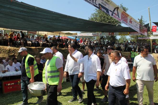 3. Gerze Abdaloğlu Köyü Karakucak Güreşlerine yoğun ilgi 40