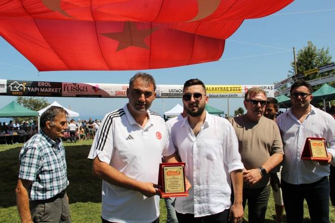3. Gerze Abdaloğlu Köyü Karakucak Güreşlerine yoğun ilgi 45