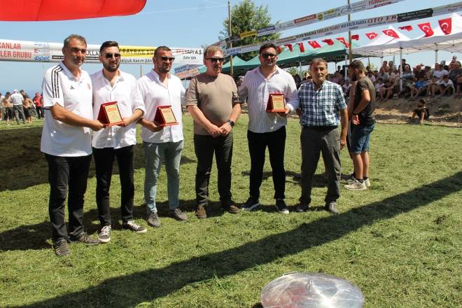 3. Gerze Abdaloğlu Köyü Karakucak Güreşlerine yoğun ilgi 46