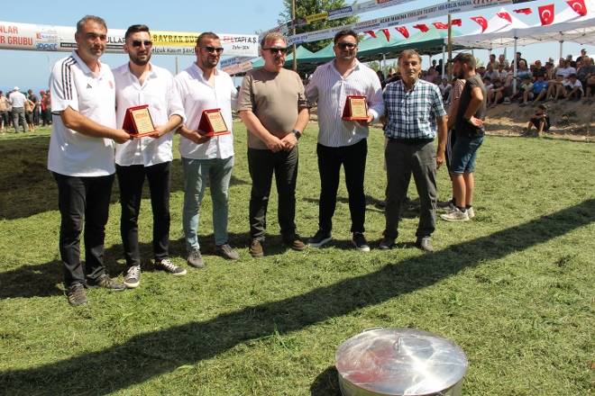 3. Gerze Abdaloğlu Köyü Karakucak Güreşlerine yoğun ilgi 48