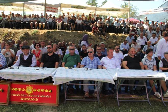 3. Gerze Abdaloğlu Köyü Karakucak Güreşlerine yoğun ilgi 51