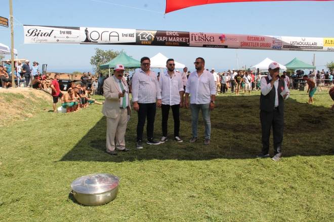 3. Gerze Abdaloğlu Köyü Karakucak Güreşlerine yoğun ilgi 58