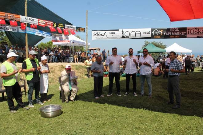 3. Gerze Abdaloğlu Köyü Karakucak Güreşlerine yoğun ilgi 59