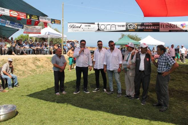 3. Gerze Abdaloğlu Köyü Karakucak Güreşlerine yoğun ilgi 61