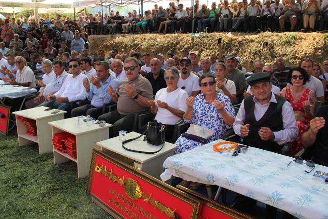 3. Gerze Abdaloğlu Köyü Karakucak Güreşlerine yoğun ilgi 62