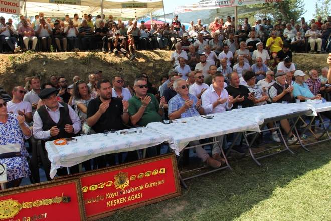 3. Gerze Abdaloğlu Köyü Karakucak Güreşlerine yoğun ilgi 64