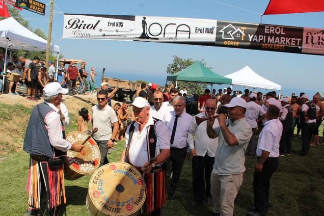 3. Gerze Abdaloğlu Köyü Karakucak Güreşlerine yoğun ilgi 69