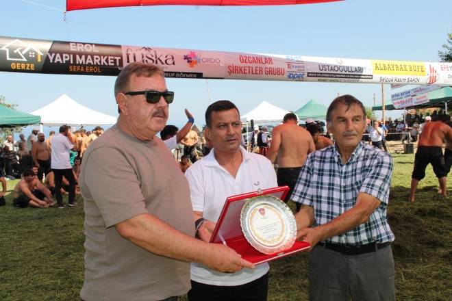 3. Gerze Abdaloğlu Köyü Karakucak Güreşlerine yoğun ilgi 73