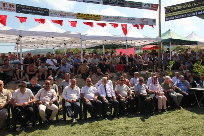 3. Gerze Abdaloğlu Köyü Karakucak Güreşlerine yoğun ilgi 76