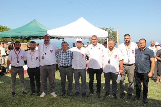 3. Gerze Abdaloğlu Köyü Karakucak Güreşlerine yoğun ilgi 81