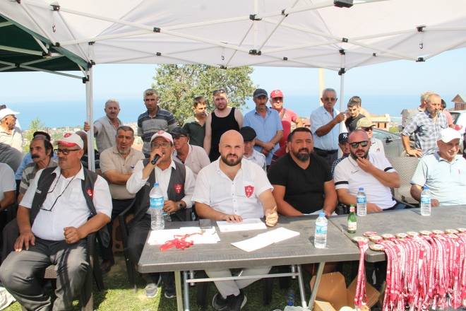 3. Gerze Abdaloğlu Köyü Karakucak Güreşlerine yoğun ilgi 87