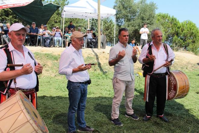3. Gerze Abdaloğlu Köyü Karakucak Güreşlerine yoğun ilgi 9