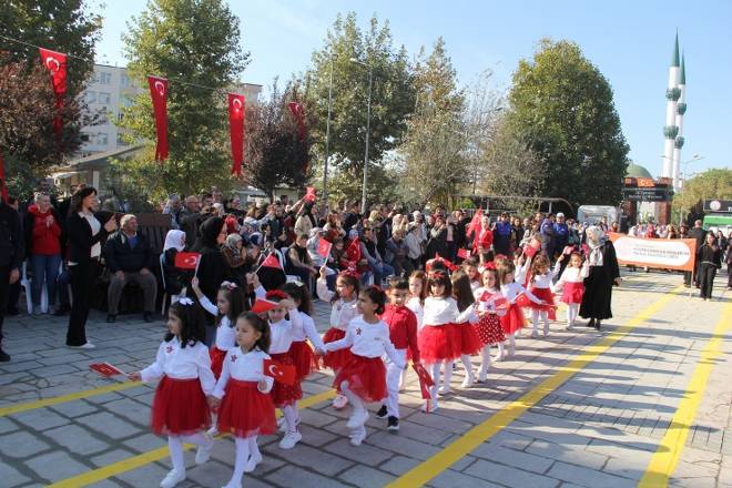 Kız Meslek Lisesi, 29 Ekim’de Coşkulu Programıyla Gönülleri Fethetti 51