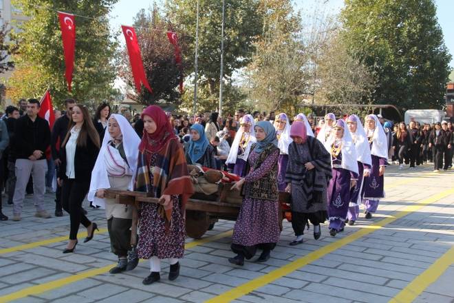 Kız Meslek Lisesi, 29 Ekim’de Coşkulu Programıyla Gönülleri Fethetti 53