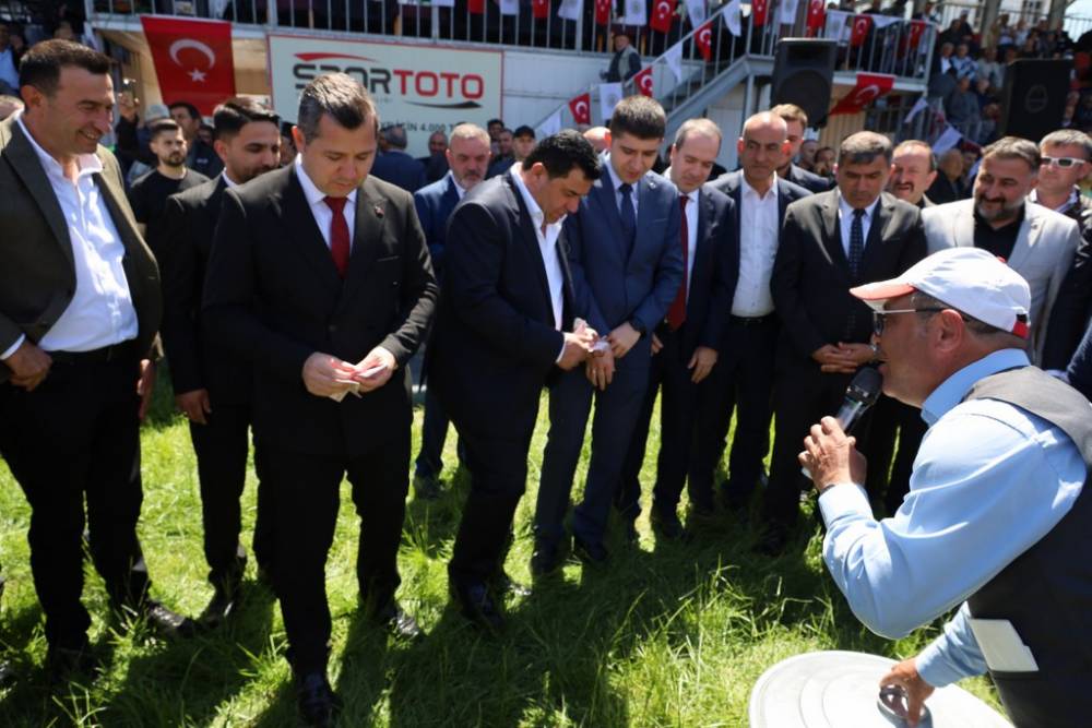 632. Alaçam Geyikkoşan Güreşleri ve Piknik Etkinliğinden renkli kareler 121