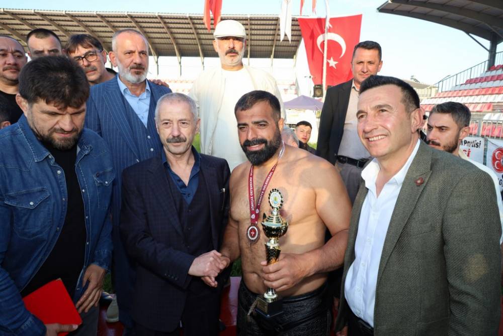 632. Alaçam Geyikkoşan Güreşleri ve Piknik Etkinliğinden renkli kareler 244