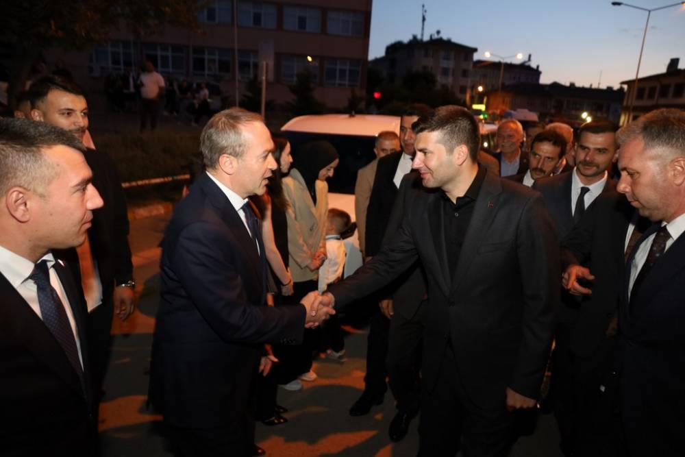 Vezirköprü’de Ali Kınık Konseriyle Unutulmaz Gençlik Gecesi 15