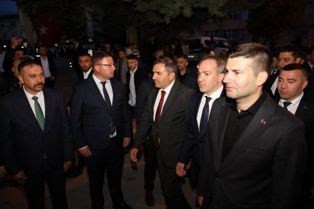 Vezirköprü’de Ali Kınık Konseriyle Unutulmaz Gençlik Gecesi 16