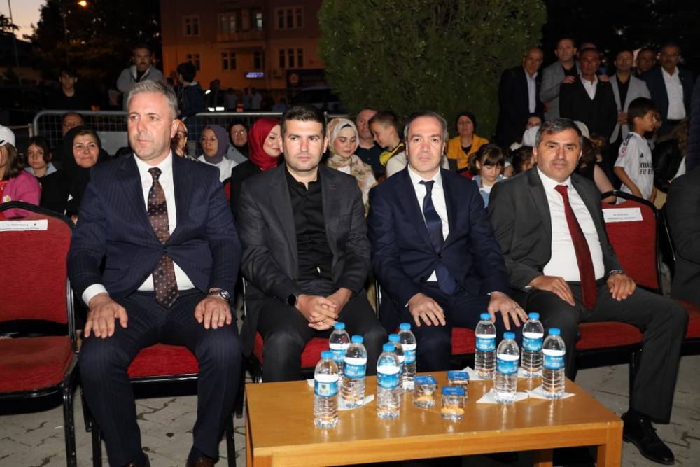 Vezirköprü’de Ali Kınık Konseriyle Unutulmaz Gençlik Gecesi 17
