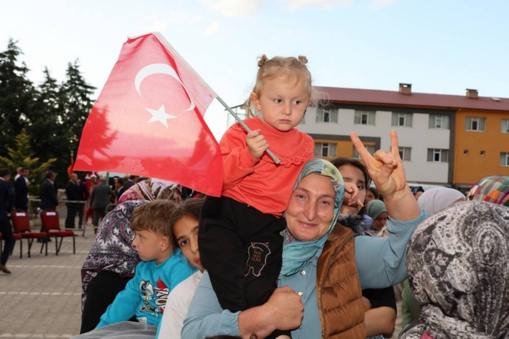 Vezirköprü’de Ali Kınık Konseriyle Unutulmaz Gençlik Gecesi 2