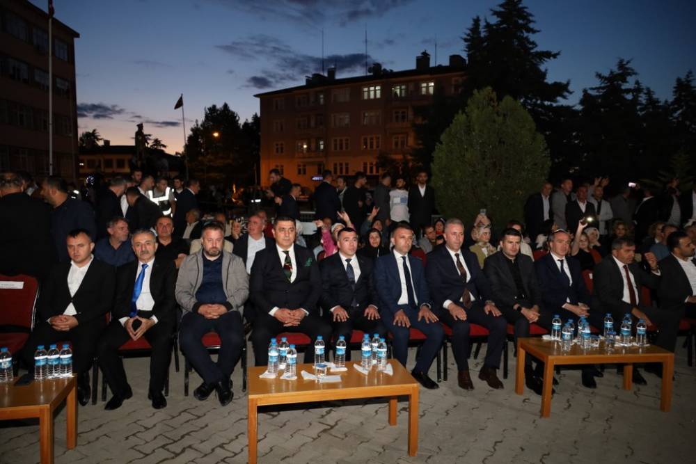 Vezirköprü’de Ali Kınık Konseriyle Unutulmaz Gençlik Gecesi 20