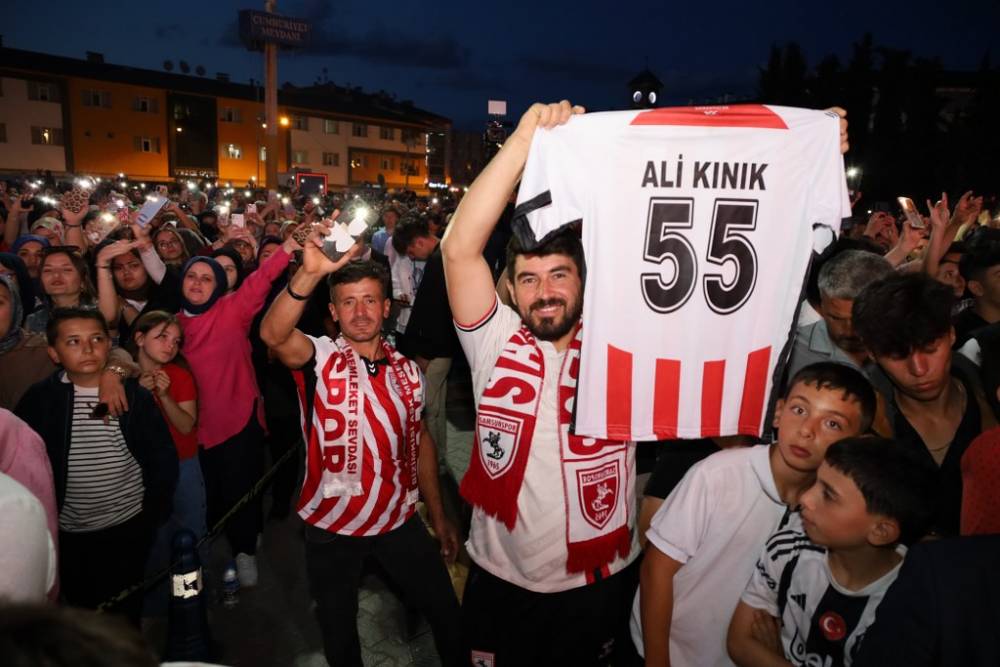 Vezirköprü’de Ali Kınık Konseriyle Unutulmaz Gençlik Gecesi 22