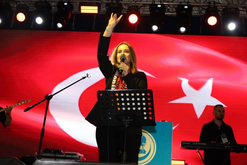 Vezirköprü’de Ali Kınık Konseriyle Unutulmaz Gençlik Gecesi 24
