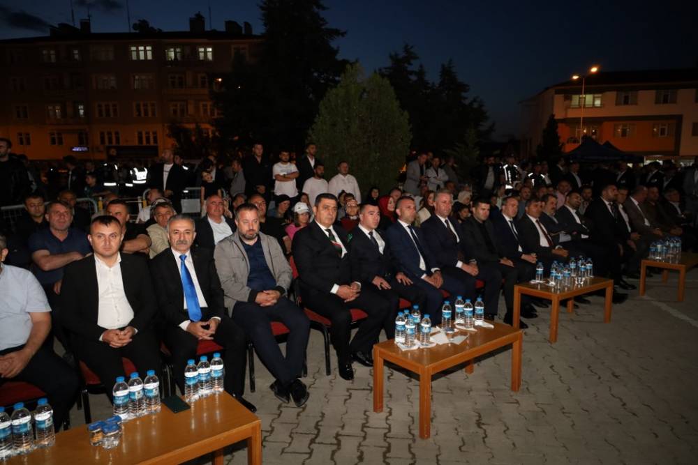Vezirköprü’de Ali Kınık Konseriyle Unutulmaz Gençlik Gecesi 28
