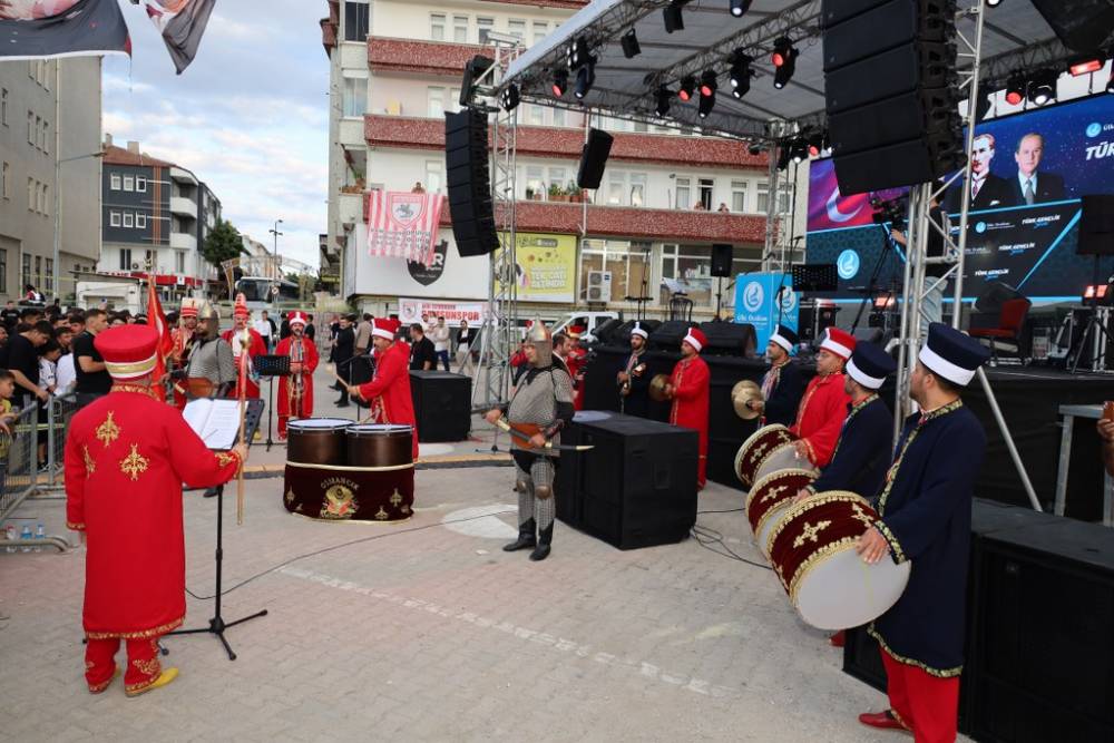 Vezirköprü’de Ali Kınık Konseriyle Unutulmaz Gençlik Gecesi 3