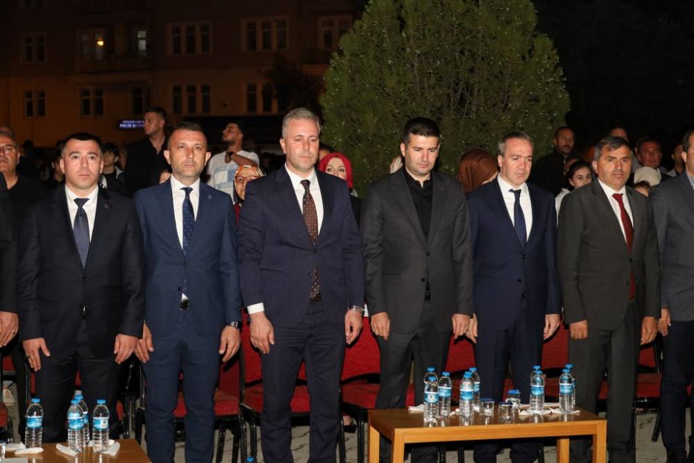 Vezirköprü’de Ali Kınık Konseriyle Unutulmaz Gençlik Gecesi 30