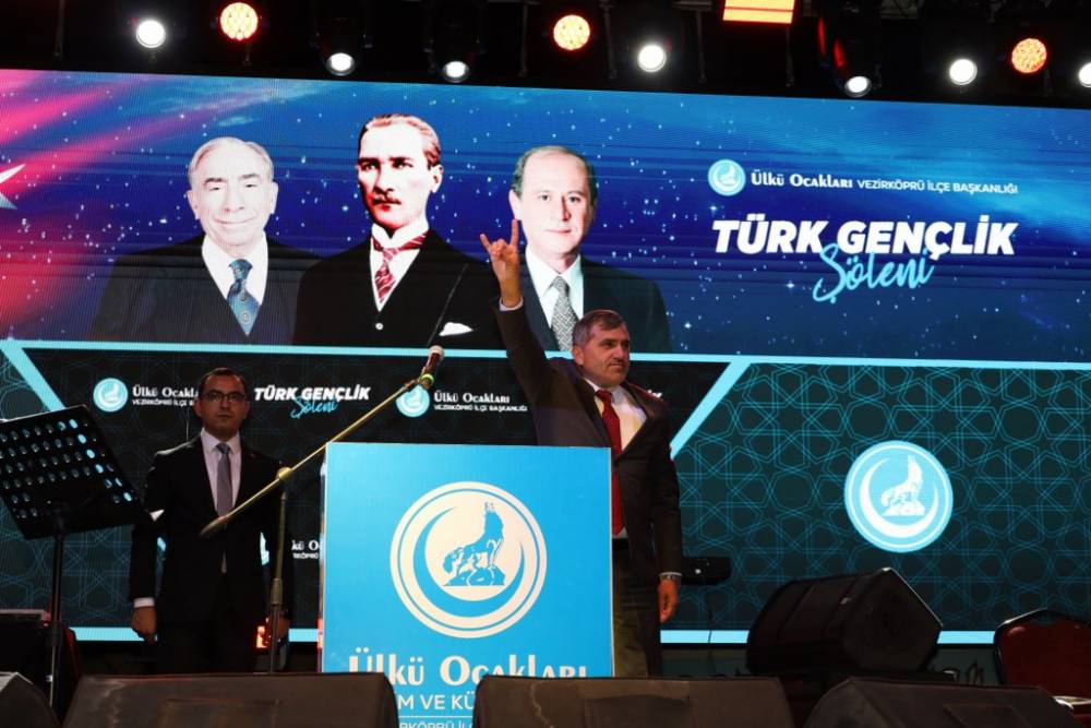 Vezirköprü’de Ali Kınık Konseriyle Unutulmaz Gençlik Gecesi 36