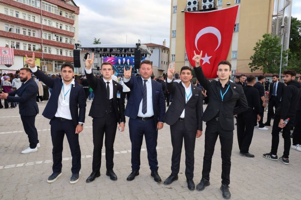 Vezirköprü’de Ali Kınık Konseriyle Unutulmaz Gençlik Gecesi 4
