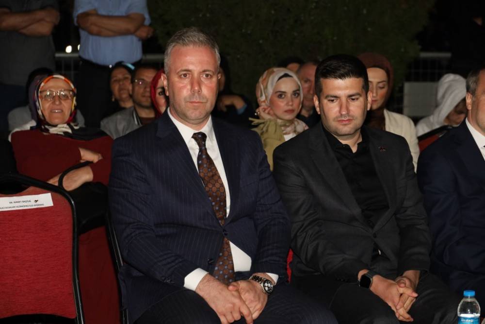 Vezirköprü’de Ali Kınık Konseriyle Unutulmaz Gençlik Gecesi 42