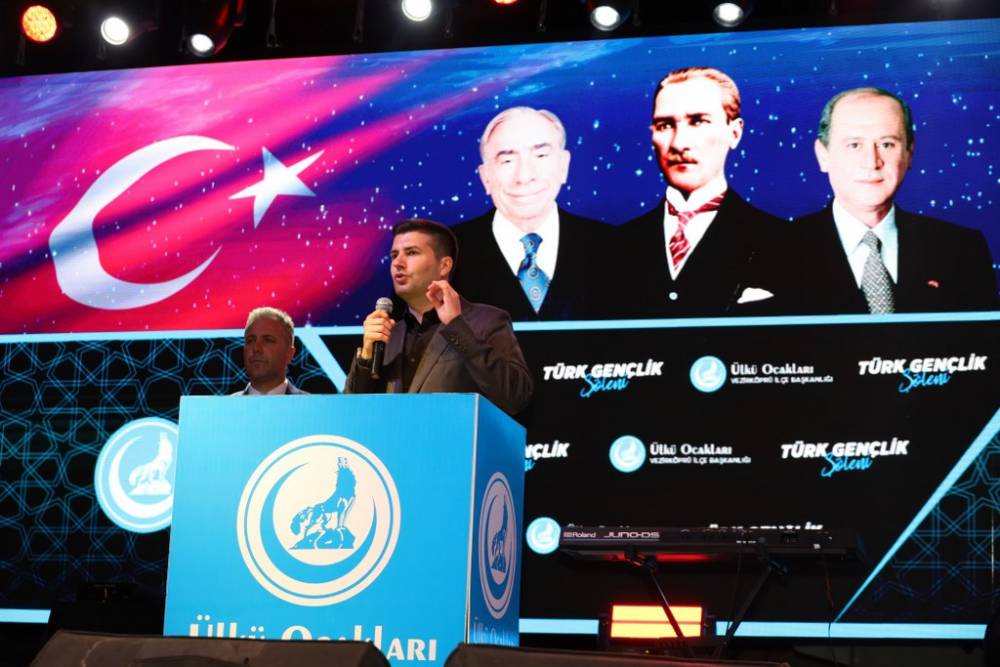Vezirköprü’de Ali Kınık Konseriyle Unutulmaz Gençlik Gecesi 43