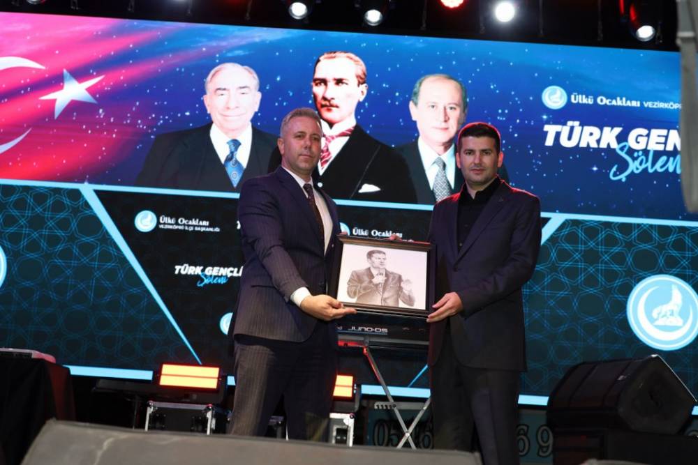 Vezirköprü’de Ali Kınık Konseriyle Unutulmaz Gençlik Gecesi 46