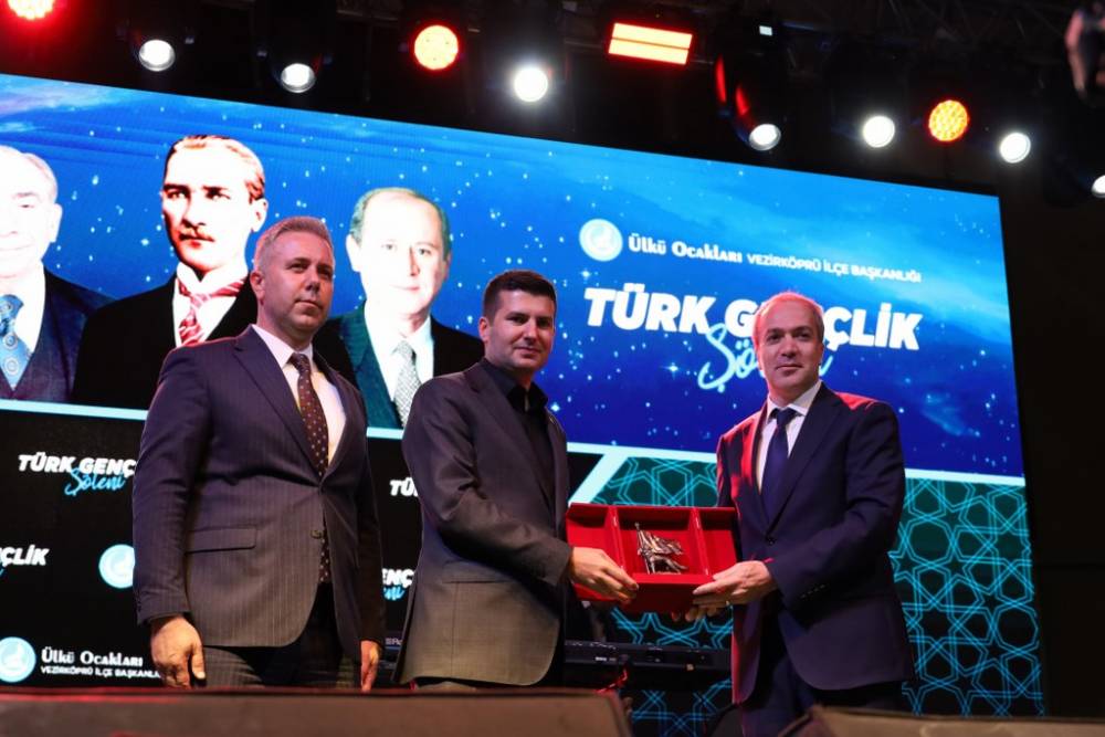 Vezirköprü’de Ali Kınık Konseriyle Unutulmaz Gençlik Gecesi 47