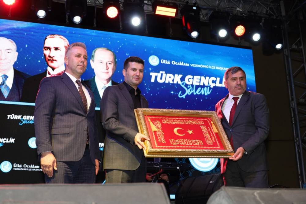 Vezirköprü’de Ali Kınık Konseriyle Unutulmaz Gençlik Gecesi 48