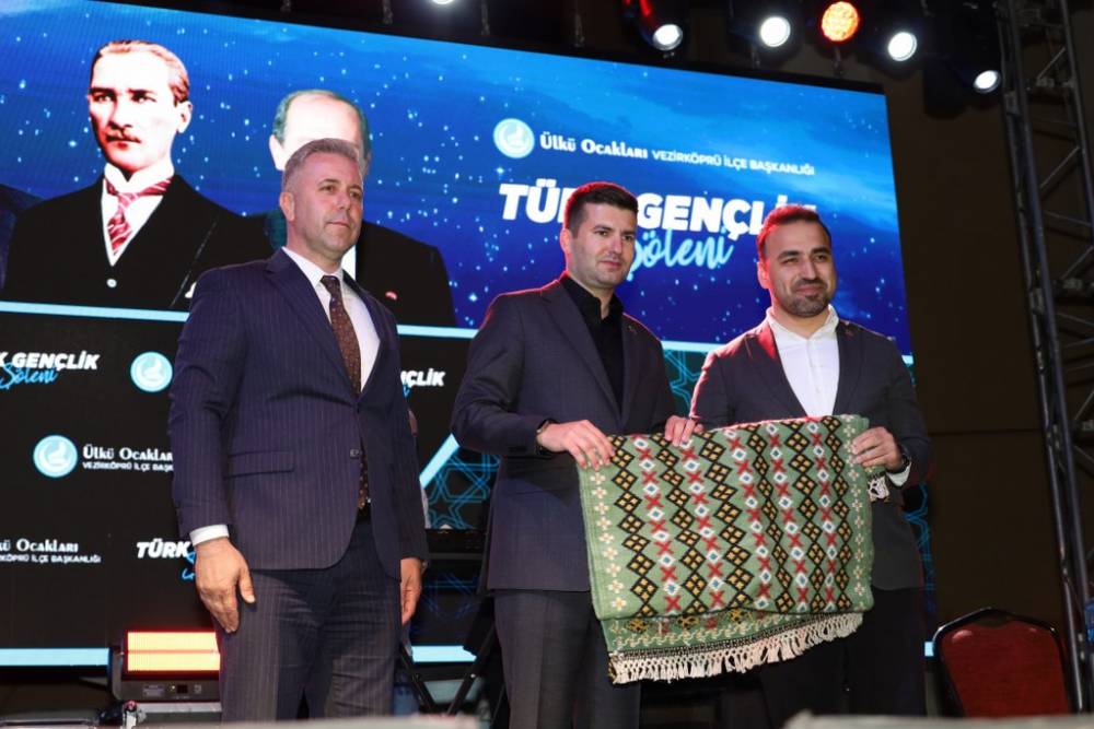 Vezirköprü’de Ali Kınık Konseriyle Unutulmaz Gençlik Gecesi 49