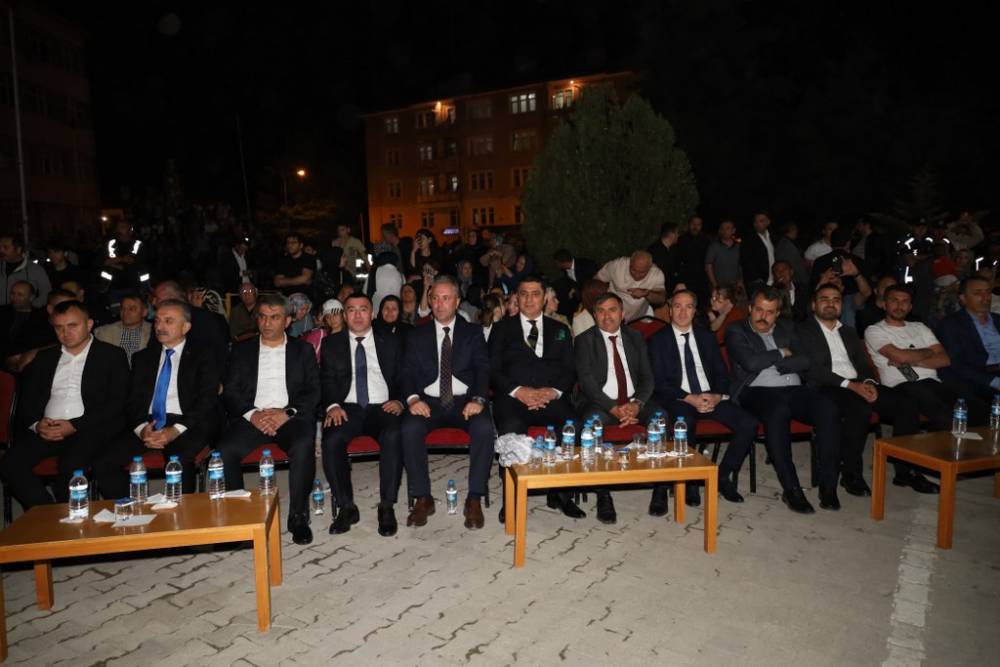 Vezirköprü’de Ali Kınık Konseriyle Unutulmaz Gençlik Gecesi 54