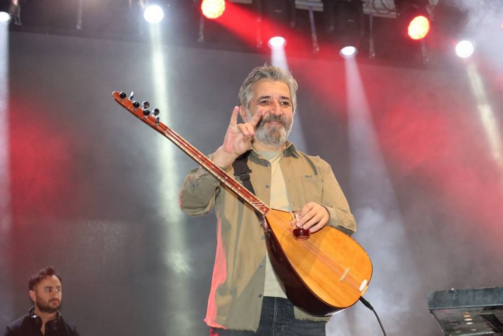 Vezirköprü’de Ali Kınık Konseriyle Unutulmaz Gençlik Gecesi 62