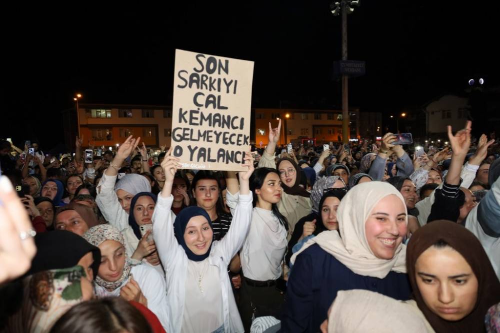 Vezirköprü’de Ali Kınık Konseriyle Unutulmaz Gençlik Gecesi 64