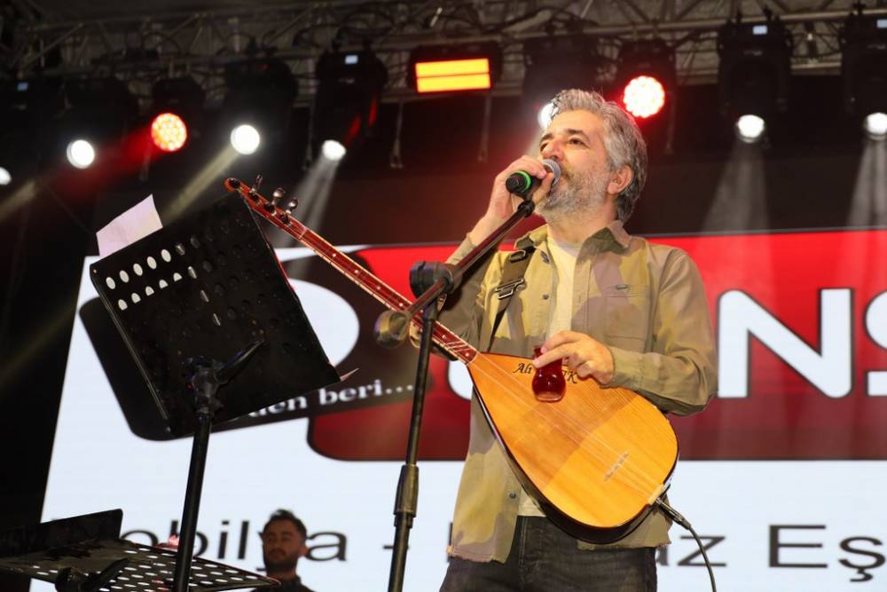 Vezirköprü’de Ali Kınık Konseriyle Unutulmaz Gençlik Gecesi 67