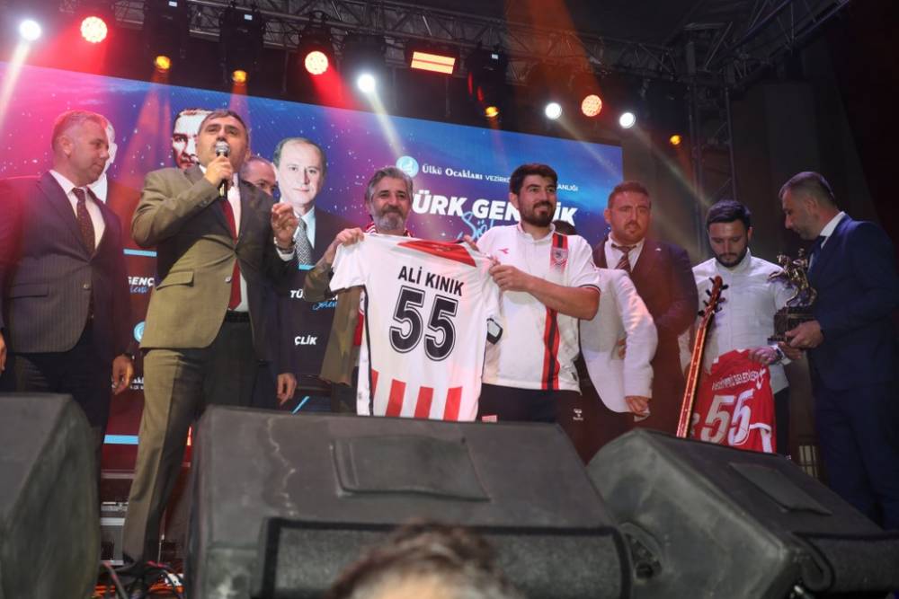 Vezirköprü’de Ali Kınık Konseriyle Unutulmaz Gençlik Gecesi 72