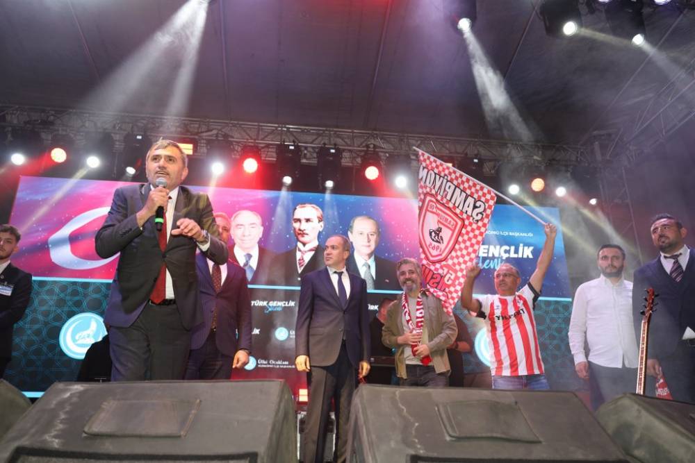 Vezirköprü’de Ali Kınık Konseriyle Unutulmaz Gençlik Gecesi 73